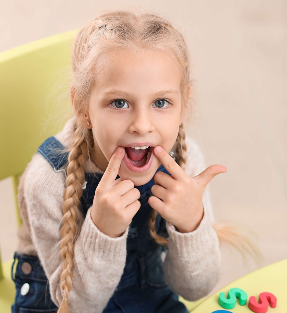 Enfant chez un orthophoniste